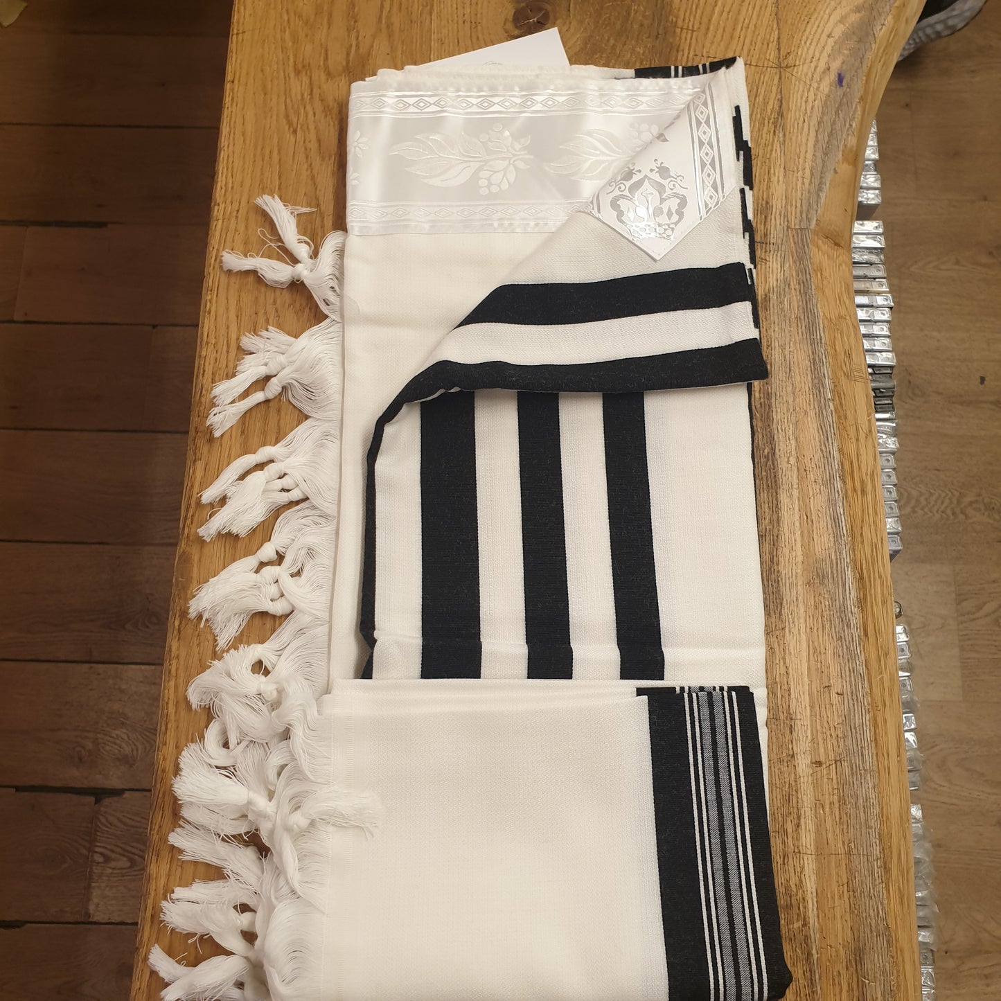 טלית צמר פאר קל שחור